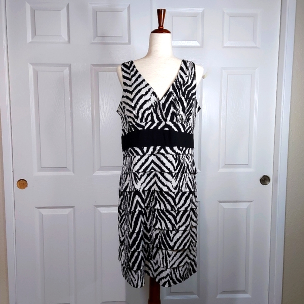 ENFOCUS STUDIO Ruffle and V neck Zebra Print Dress | Size 16
